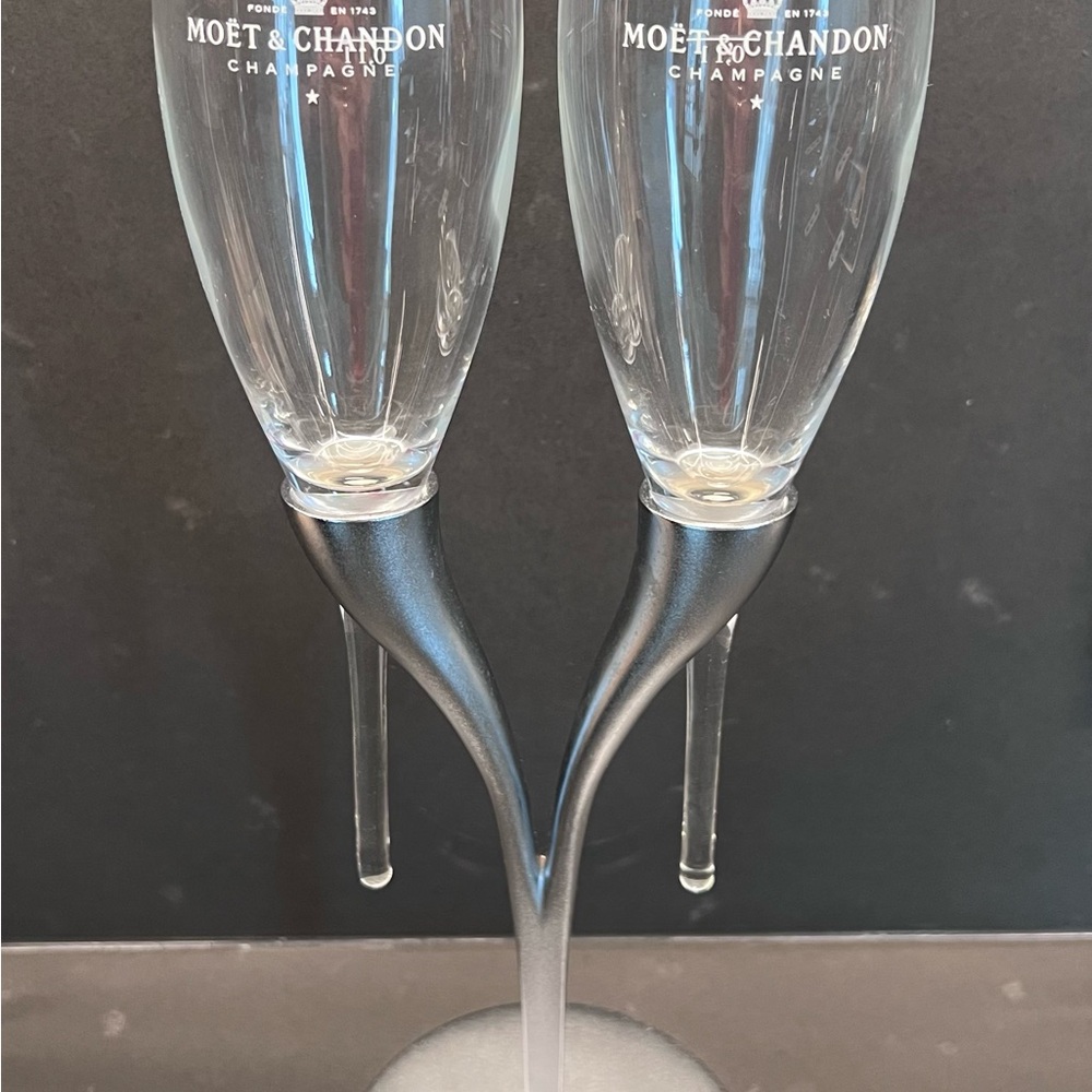 Moet & Chandon Champagne Flutes and silver holder - Elegant Clear Glass Set